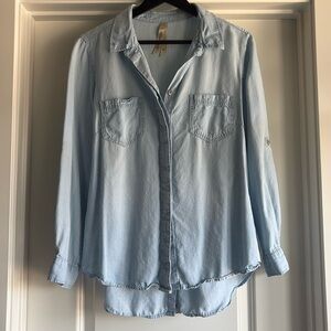 Button down chambre shirt. Size M.